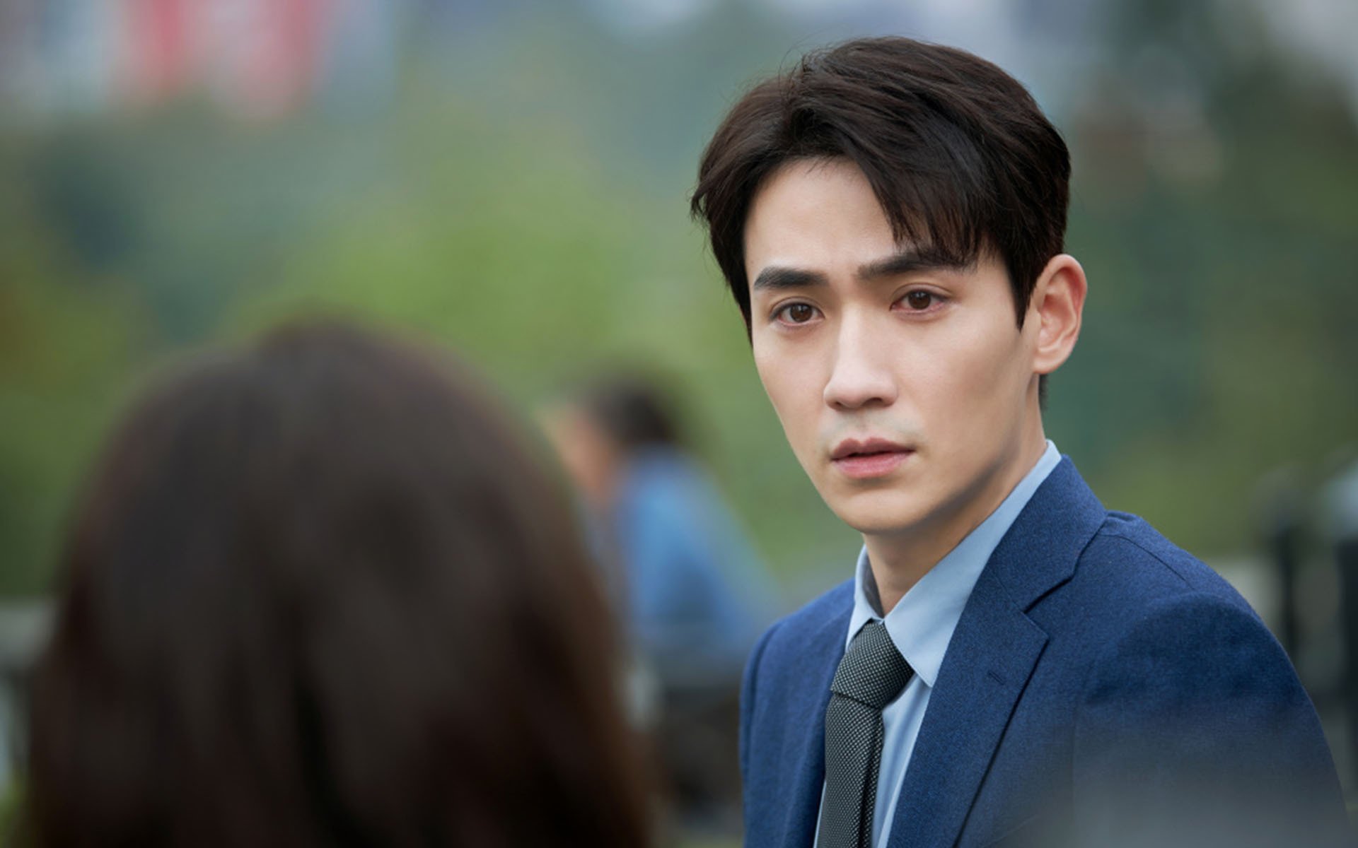 “高原冲刺:雪山顶上的极峰行动”,雪山顶端