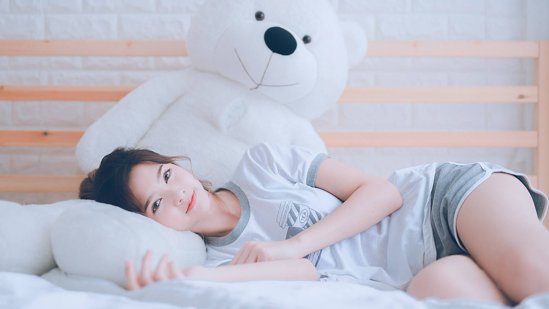 “高原极速：雪山巅峰的生命竞速”，雪山高地