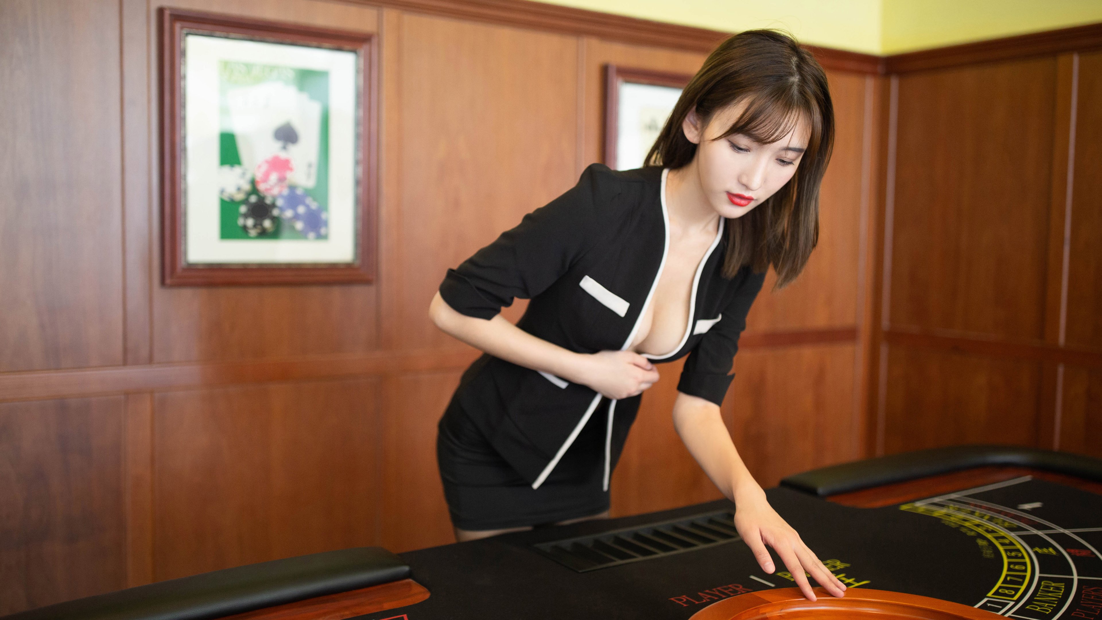 开云平台-德甲激烈，教练称赞防守组织，德甲身体对抗