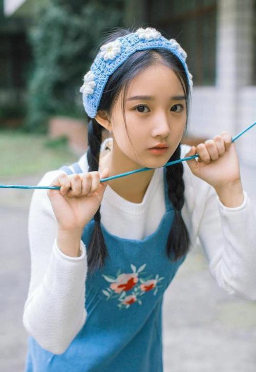 女子蝶泳50米决赛陈佳表现突出，女子蝶泳50米速度标准